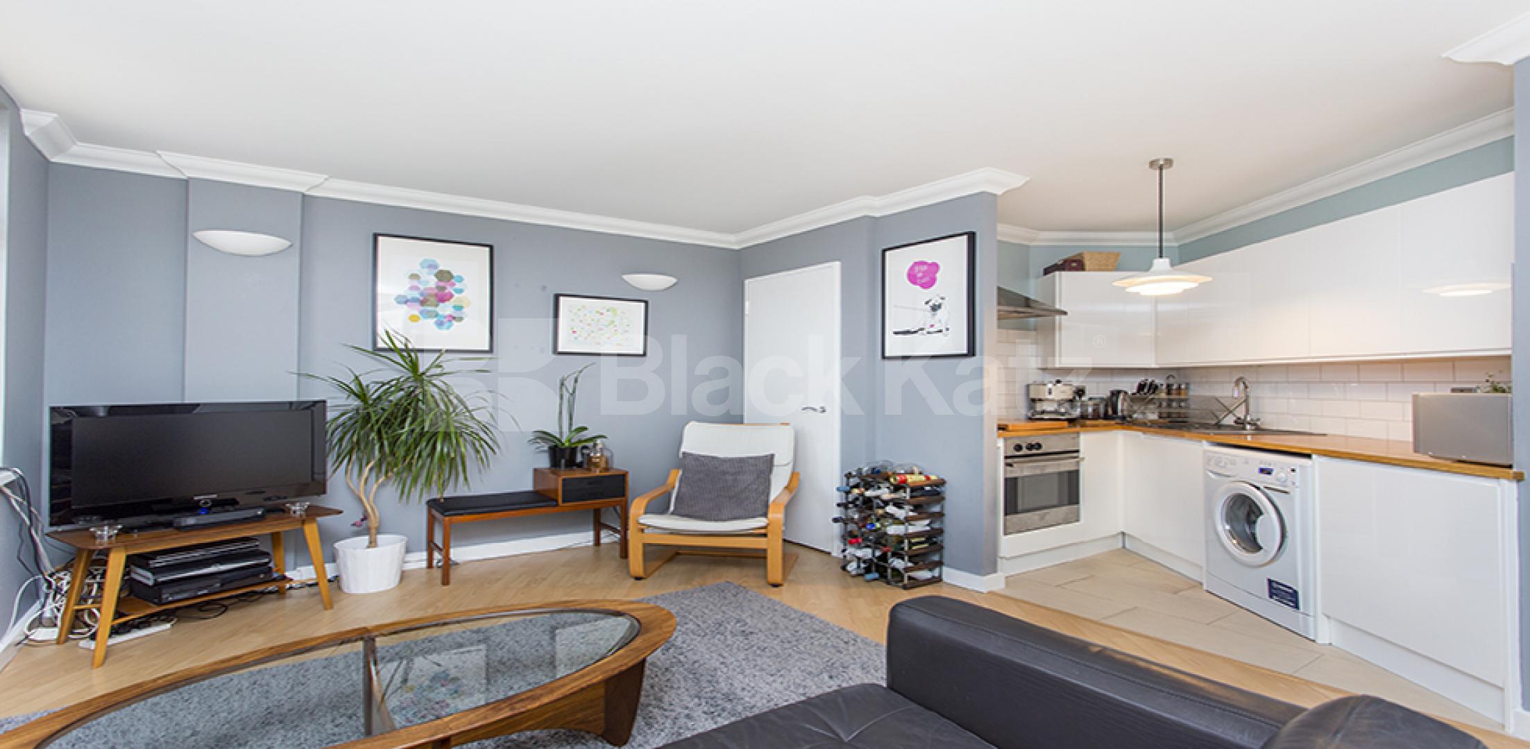 			1 Bedroom, 1 bath, 1 reception Flat			 Stoke Newington High Street  , STOKE NEWINGTON 